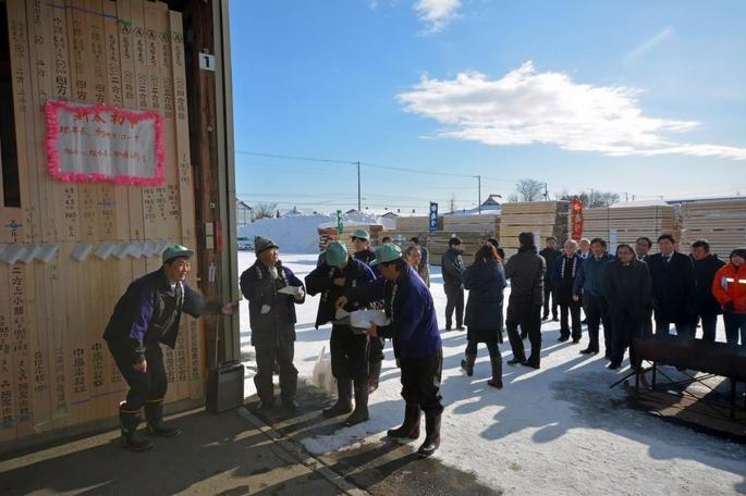 北海道木材市場の新春初市に行ってきました。